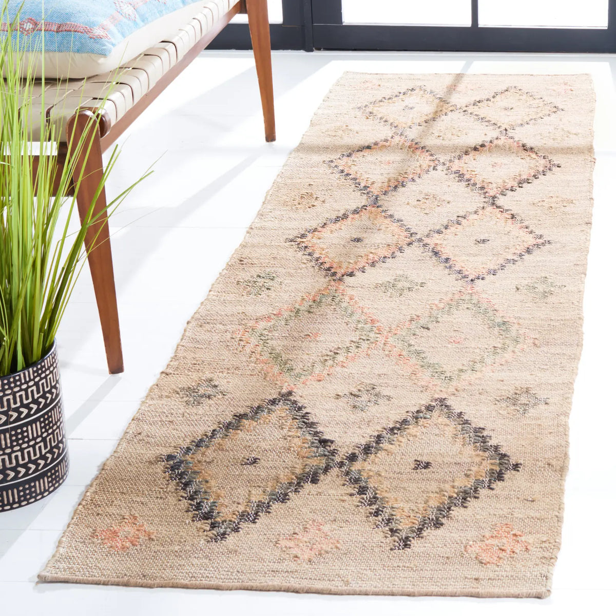 Safavieh Kilim 2'-3" x 11'-0" Rug in Beige / Gold