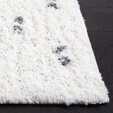 Safavieh Berber Shag 4'-5" x 6'-5" Rug in Beige / Grey