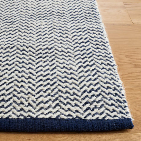 Safavieh Vermont 4'-0" x 6'-0" Rug in Navy / Ivory