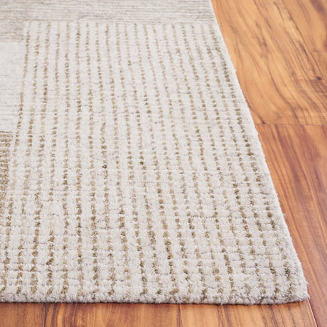 Safavieh Ebony 4'-0" x 6'-0" Rug in Ivory / Beige