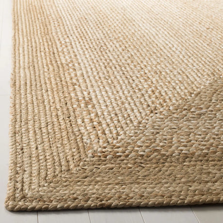 Safavieh Natural Fiber 4'-0" x 6'-0" Rug in Natural / Ivory
