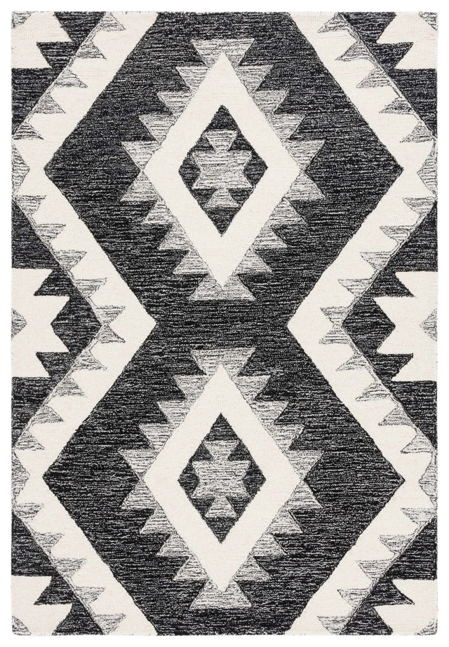 Safavieh Casablanca 4'-0" x 6'-0" Rug in Ivory / Black