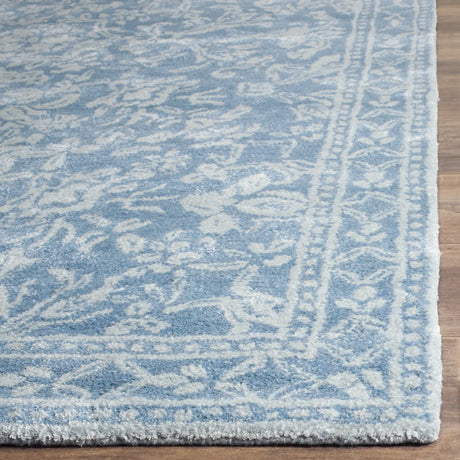 Safavieh Martha Stewart 5'-0" x 8'-0" Rug in Blue / Ivory