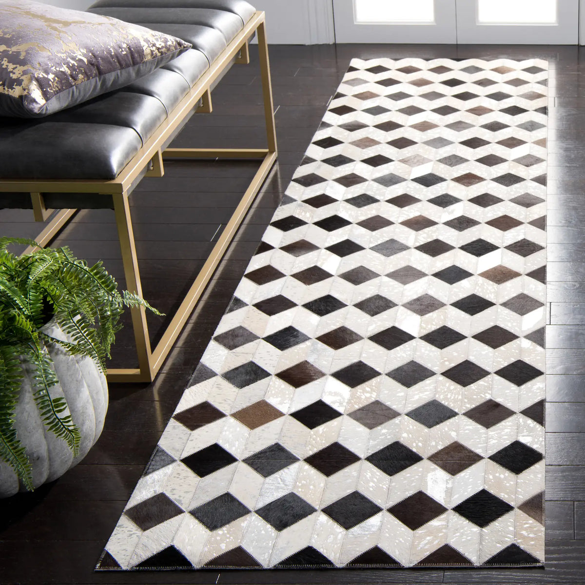 Safavieh Studio Leather 2'-3" x 9'-0" Rug in Beige / Black