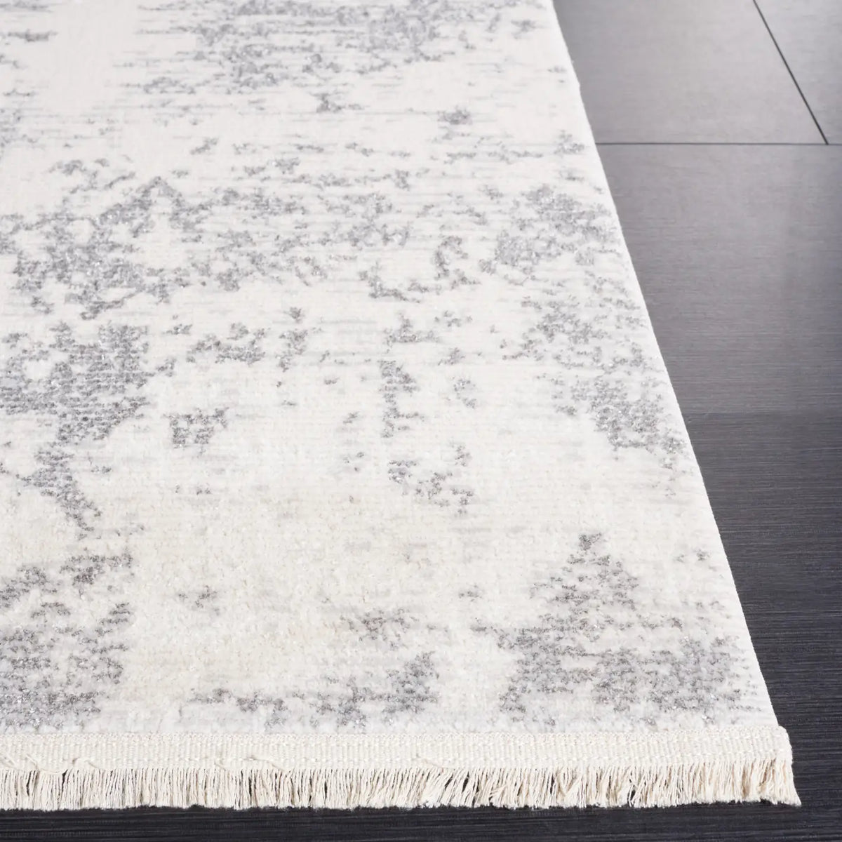 Safavieh Whisper 4'-0" x 6'-0" Rug in Ivory / Grey