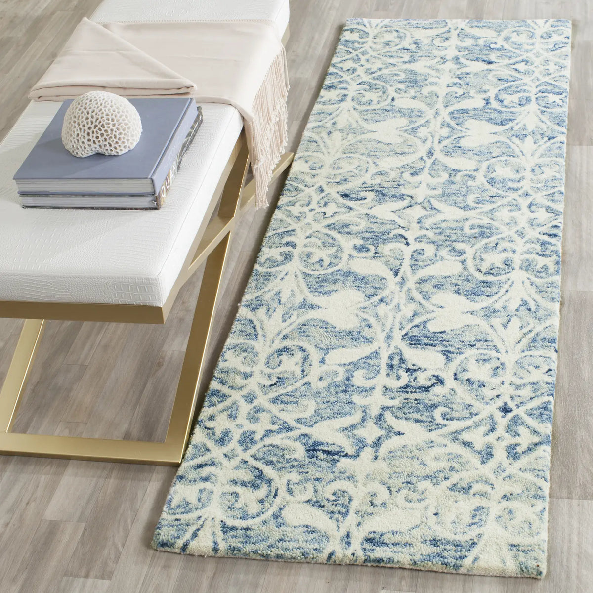 Safavieh Chatham 2'-3" x 7'-0" Rug in Dark Blue / Ivory
