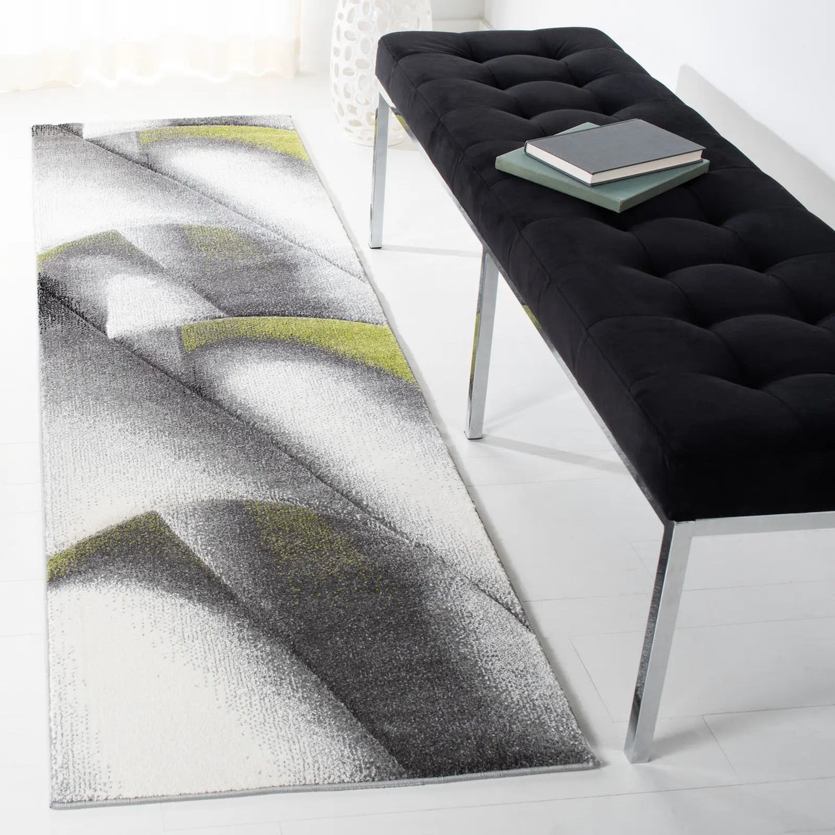 Safavieh Hollywood 2'-3" x 8'-0" Rug in Grey / Green