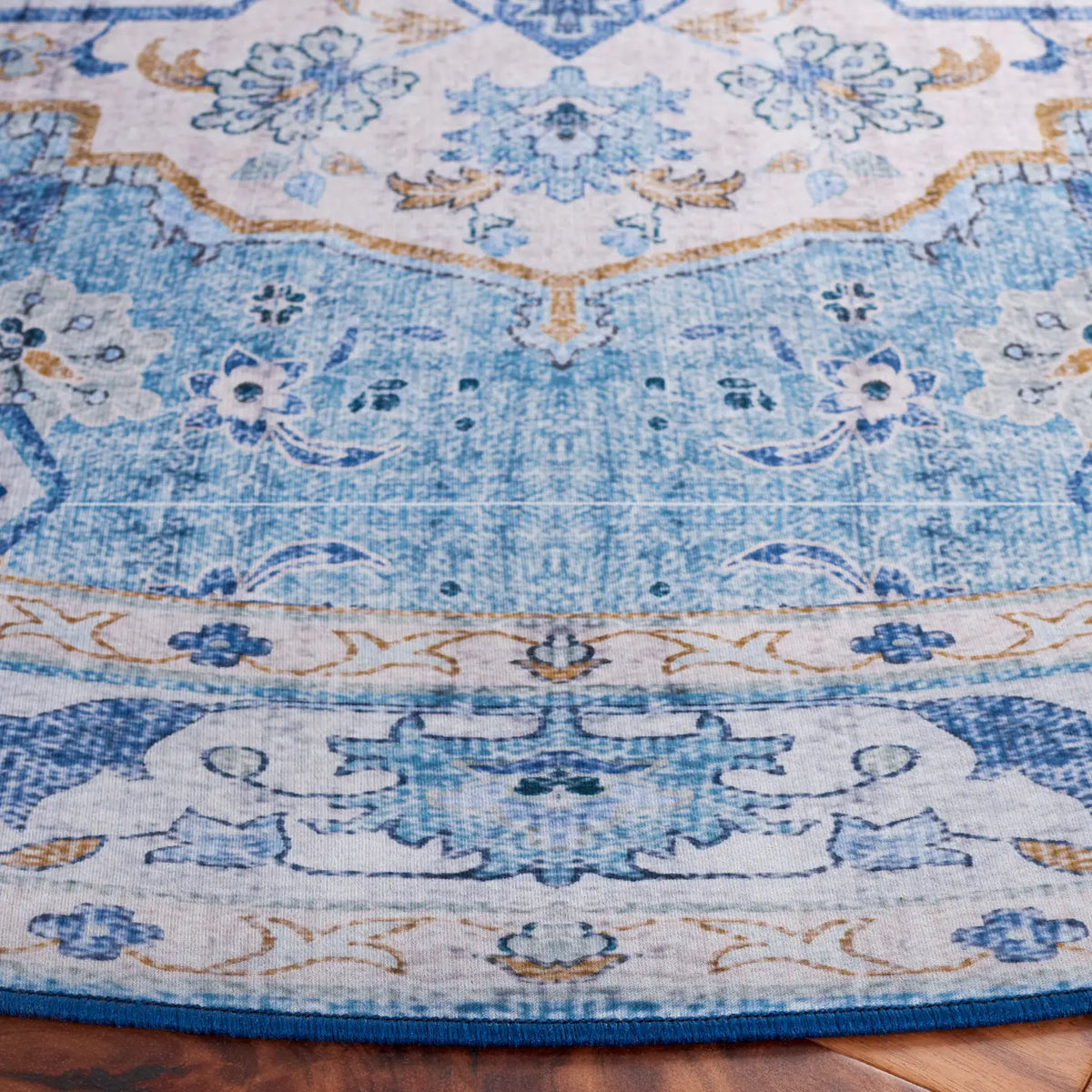 Safavieh Tucson 6'-0" x 6'-0" Rug in Light Blue / Blue