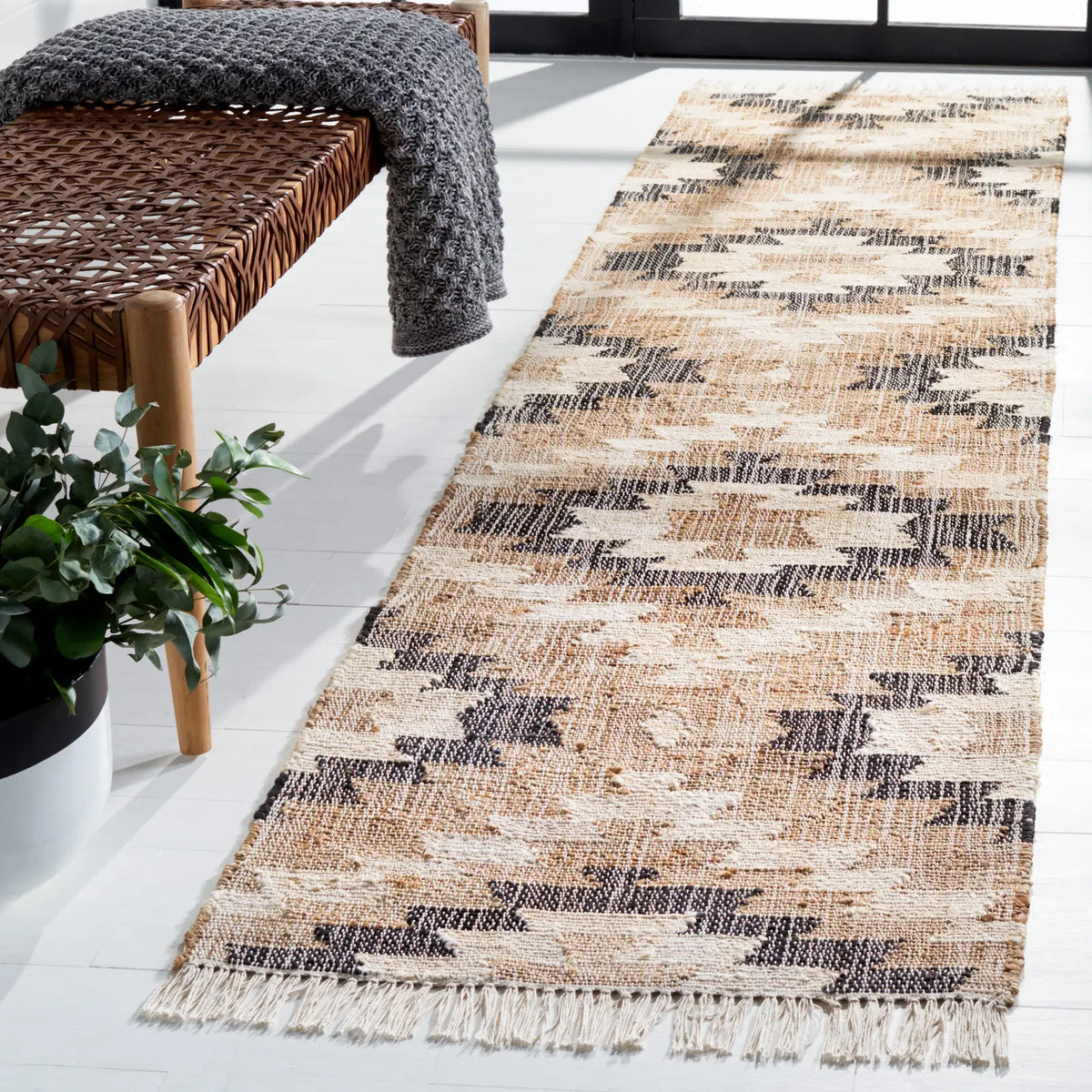 Safavieh Natural Fiber 2'-3" x 9'-0" Rug in Natural / Black