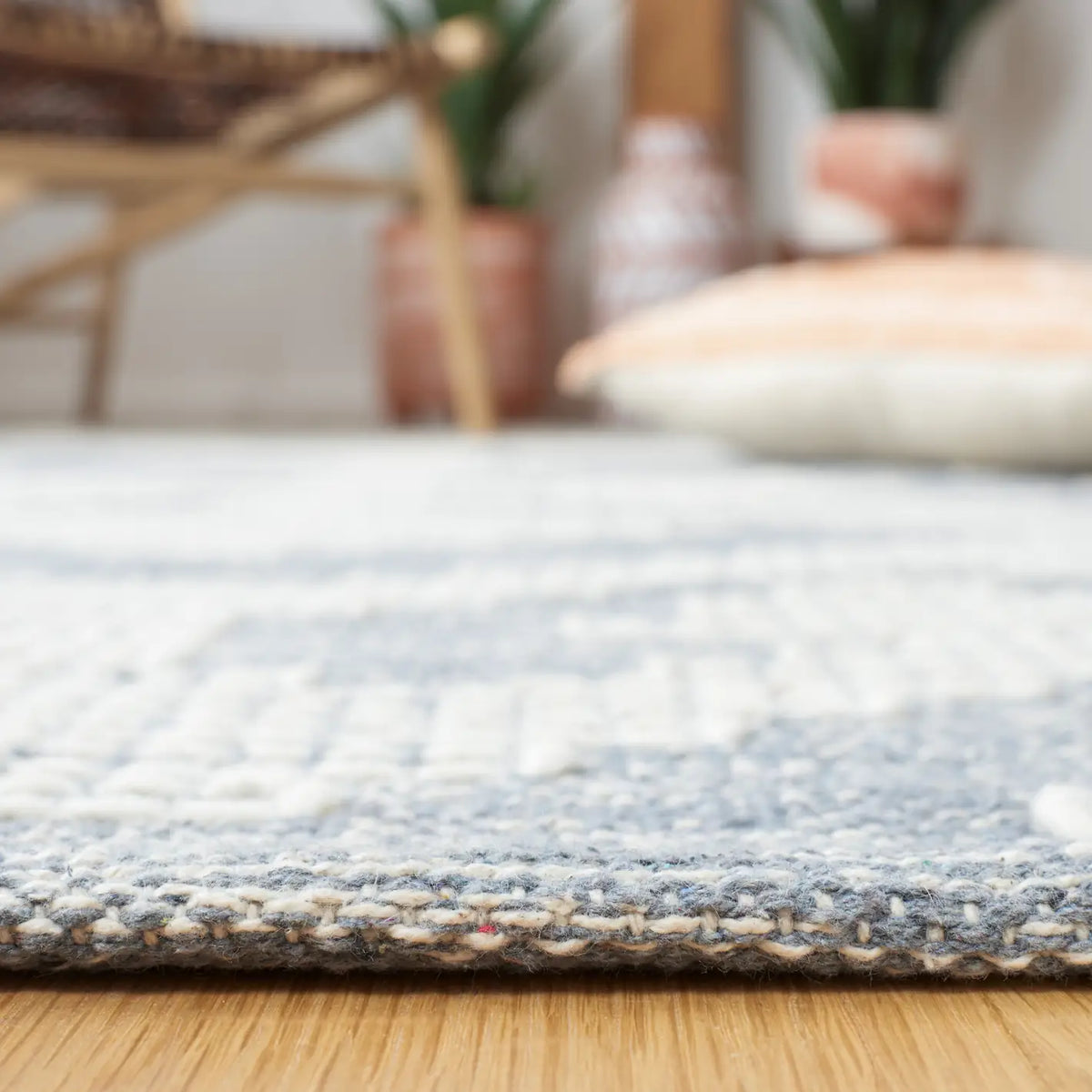 Safavieh Kilim 4'-0" x 6'-0" Rug in Blue / Ivory