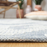 Safavieh Kilim 4'-0" x 6'-0" Rug in Blue / Ivory
