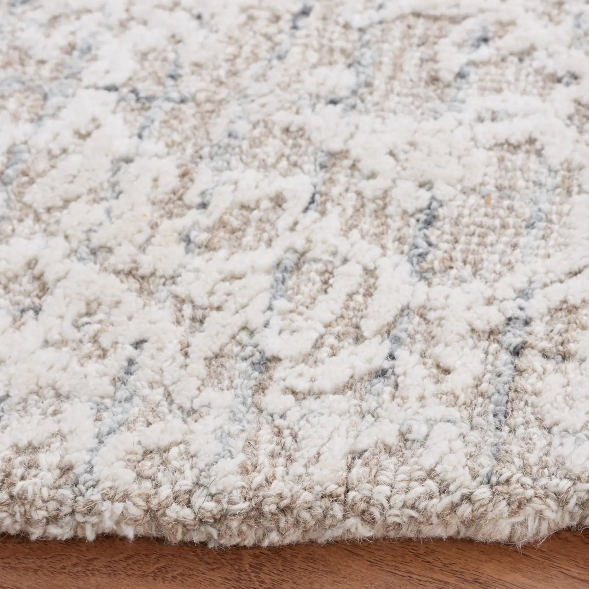 Safavieh Metro 6'-0" x 6'-0" Rug in Beige / Ivory