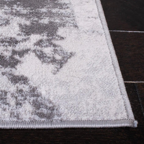 Safavieh Amelia 4'-5" x 6'-5" Rug in Grey / Red