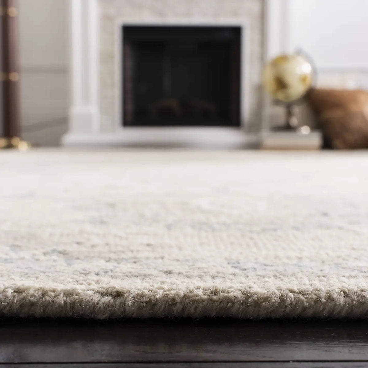 Safavieh Micro-Loop 5'-0" x 8'-0" Rug in Ivory / Beige