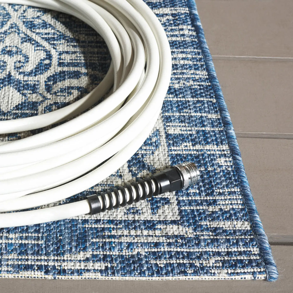 Safavieh Courtyard 5'-3" x 7'-7" Rug in Navy / Grey