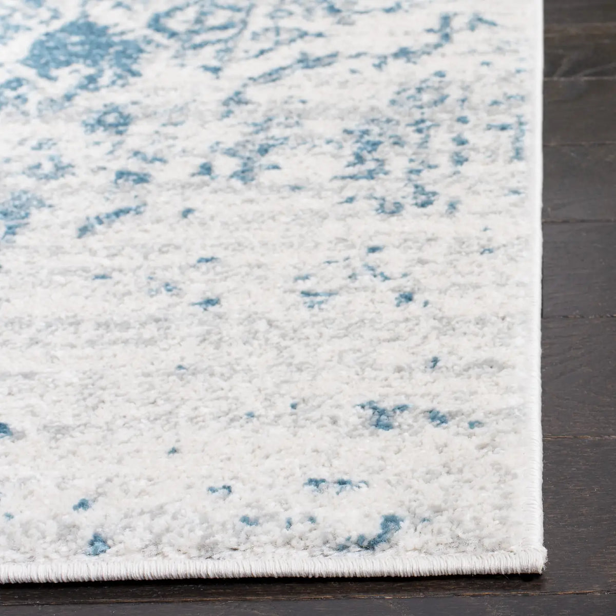 Safavieh Madison 4'-0" x 6'-0" Rug in Teal / Ivory