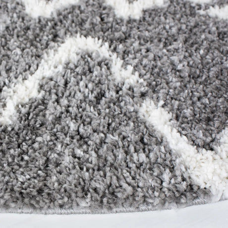 Safavieh Berber Shag 6'-7" x 6'-7" Rug in Grey / Ivory