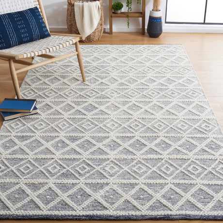 Safavieh Natura 4'-0" x 6'-0" Rug in Ivory / Navy