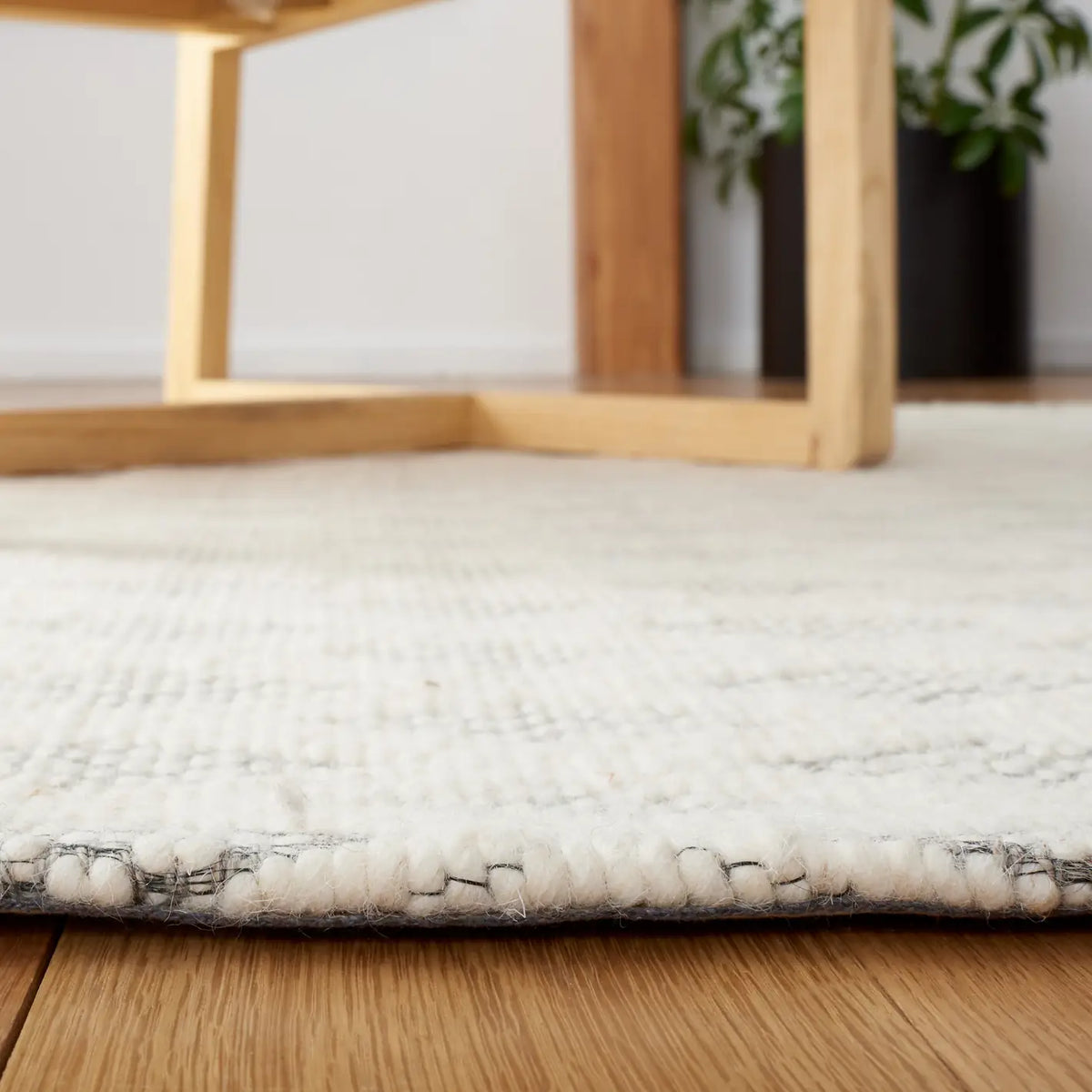 Safavieh Natura 4'-0" x 6'-0" Rug in Ivory / Grey