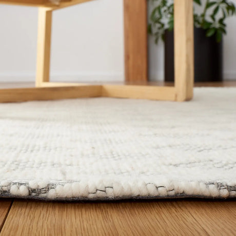 Safavieh Natura 4'-0" x 6'-0" Rug in Ivory / Grey