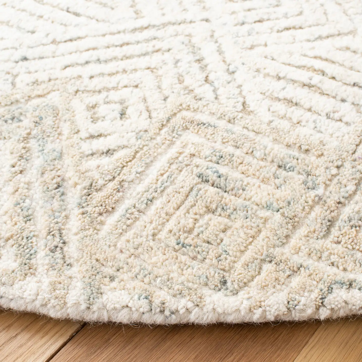 Safavieh Metro 6'-0" x 6'-0" Rug in Beige / Ivory