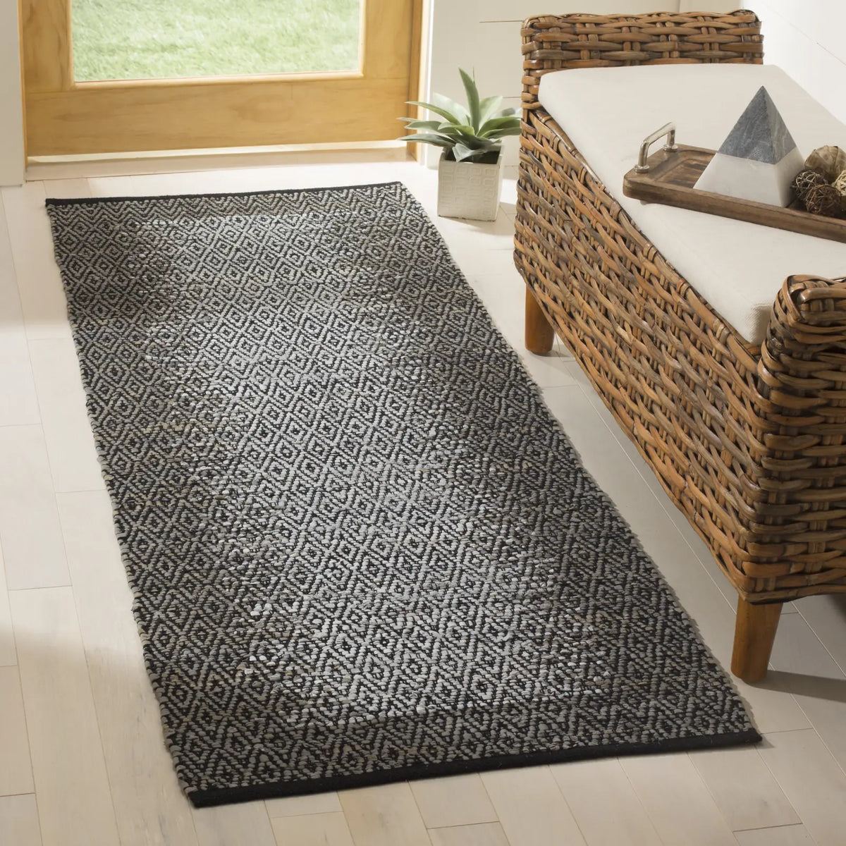Safavieh Vintage Leather 2'-3" x 6'-0" Rug in Light Grey / Grey