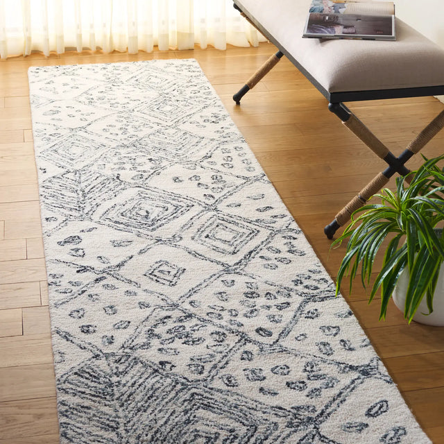 Safavieh Ebony 2'-3" x 9'-0" Rug in Ivory / Grey