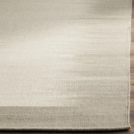 Safavieh Kilim 4'-0" x 6'-0" Rug in Beige / Light Green