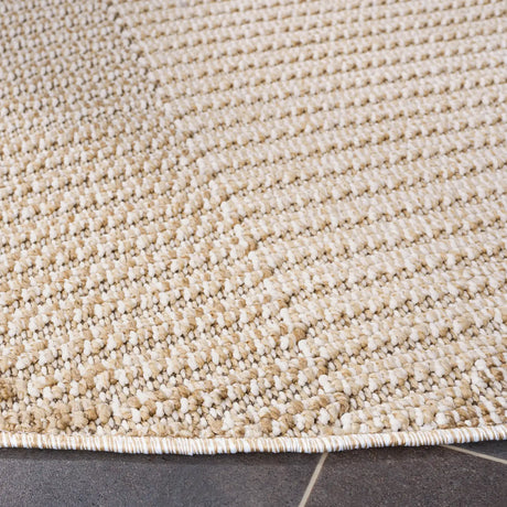 Safavieh Global 6'-7" x 6'-7" Rug in Beige / Ivory