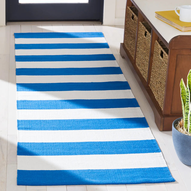 Safavieh Montauk 2'-3" x 10'-0" Rug in Blue / Ivory