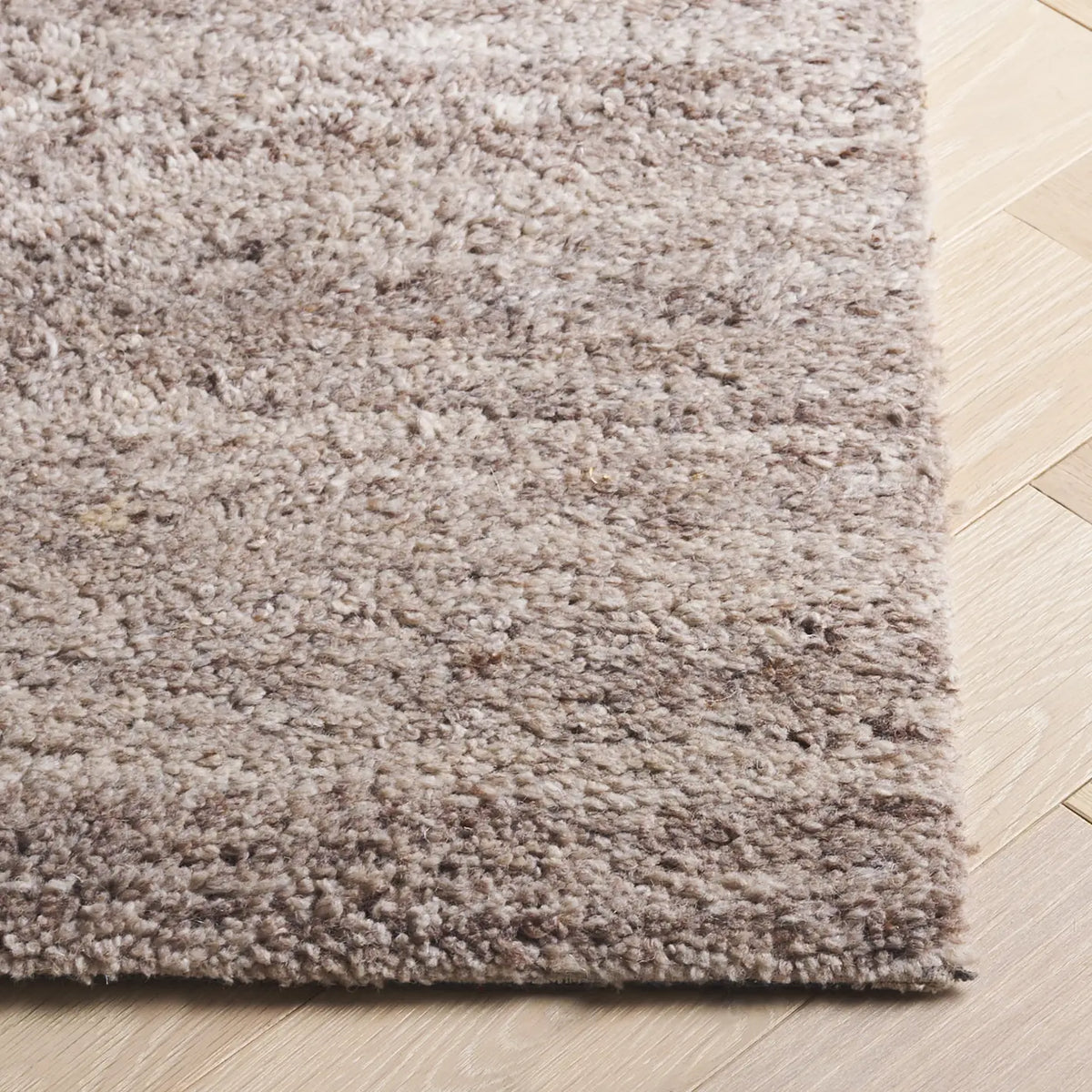 Safavieh Himalaya 4'-0" x 6'-0" Rug in Natural / Light Brown