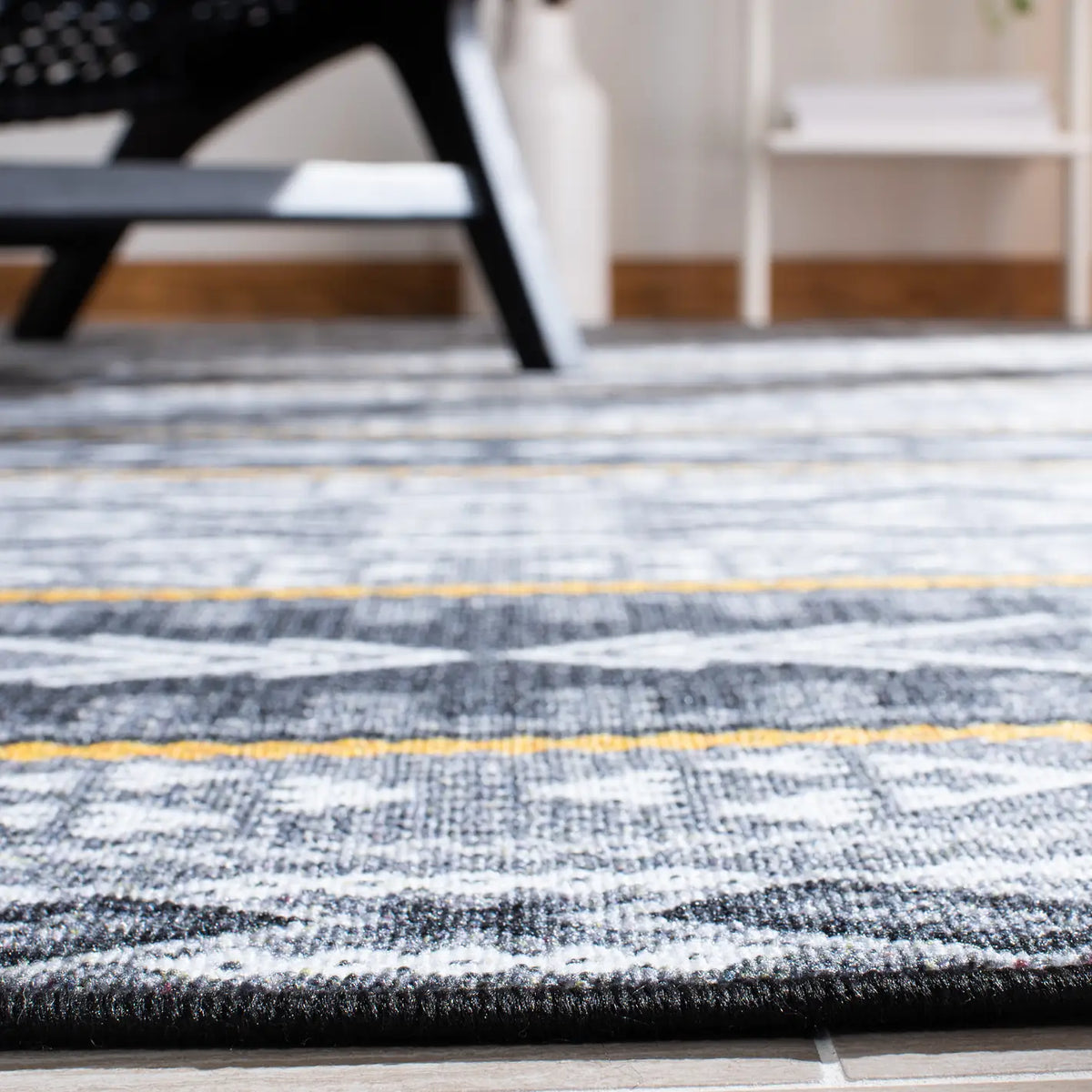 Safavieh Journey 4'-4" x 6'-0" Rug in Grey / Gold