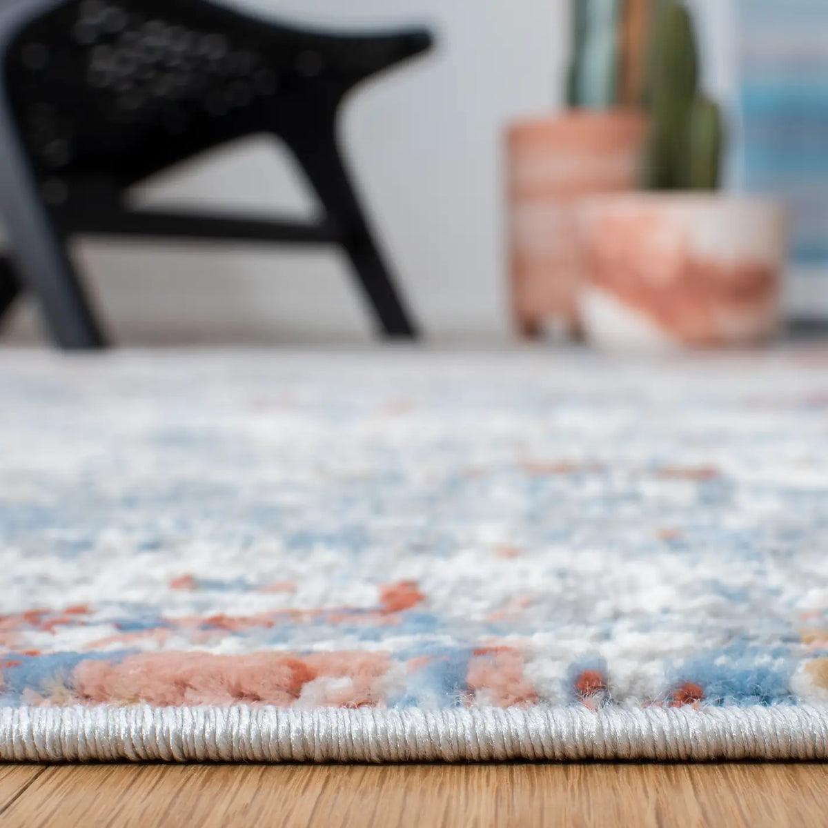 Safavieh Amelia 4'-5" x 6'-5" Rug in Ivory / Rust