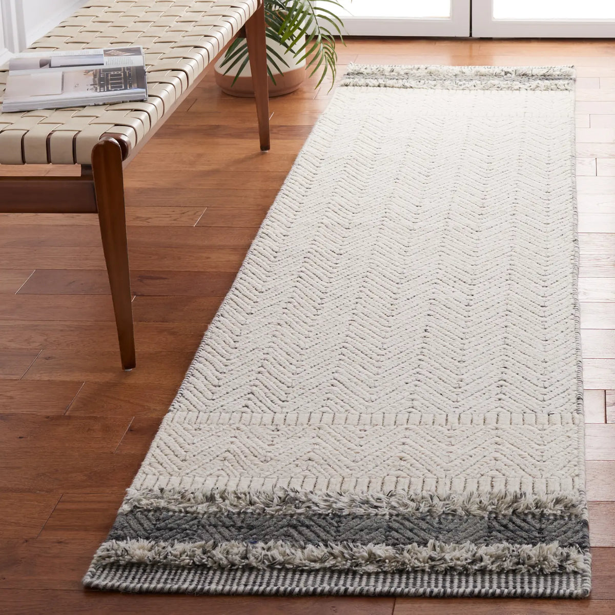 Safavieh Martha Stewart 2'-3" x 9'-0" Rug in Ivory / Grey