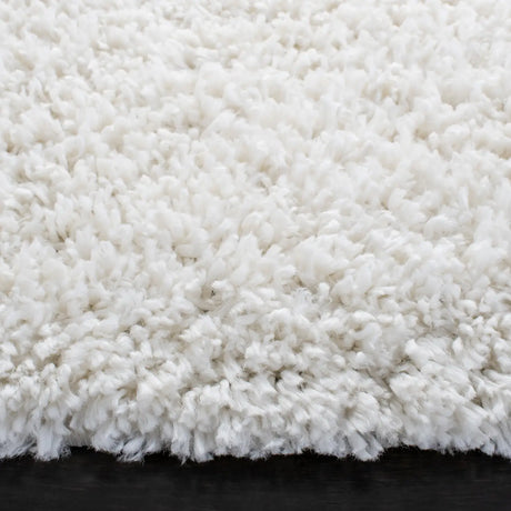 Safavieh August Shag 5'-0" x 5'-0" Rug in Ivory