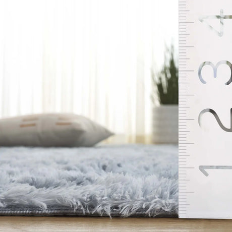 Safavieh Rainbow Shag 4'-0" x 6'-0" Rug in Light Grey