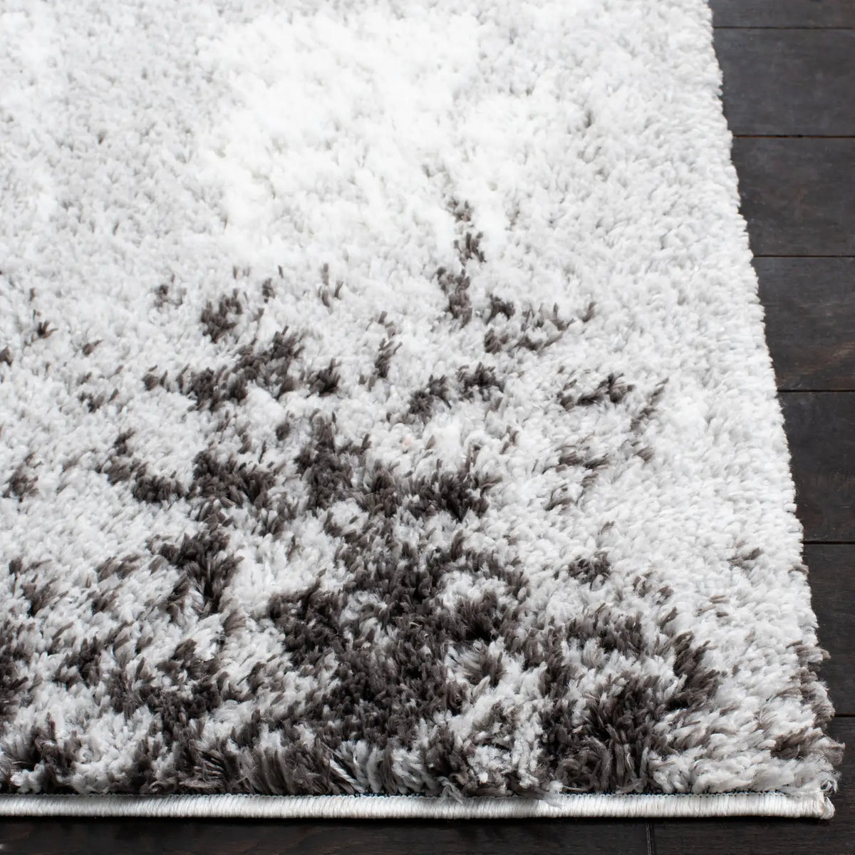 Safavieh Berber Shag 4'-5" x 6'-5" Rug in Light Grey / Dark Grey