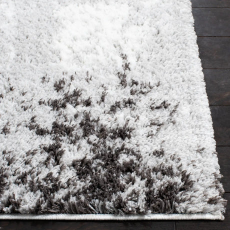Safavieh Berber Shag 4'-5" x 6'-5" Rug in Light Grey / Dark Grey