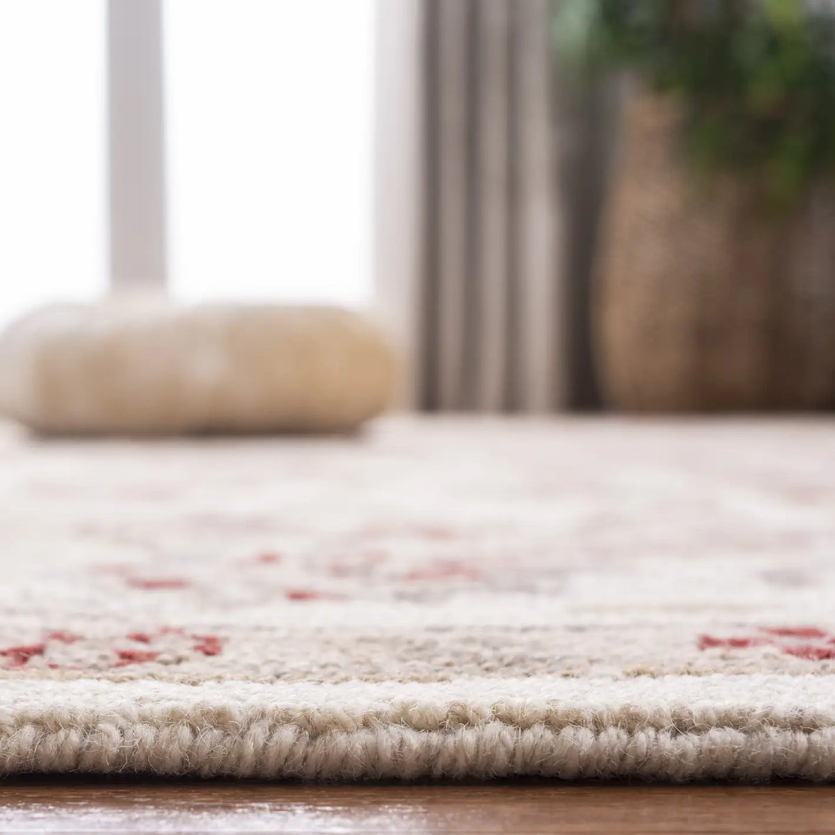 Safavieh Chelsea 5'-3" x 8'-3" Rug in Ivory / Ivory