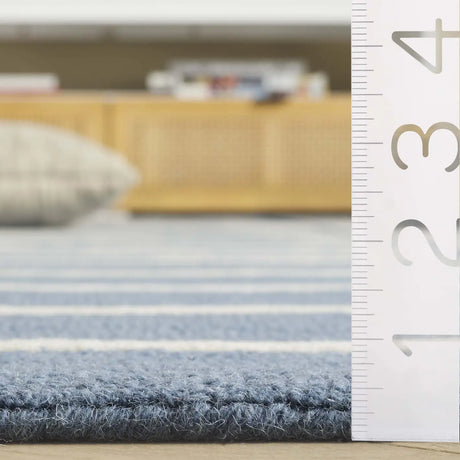 Safavieh Genre 4'-0" x 6'-0" Rug in Blue / Ivory