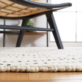 Safavieh Casablanca 4'-0" x 6'-0" Rug in Ivory / Black