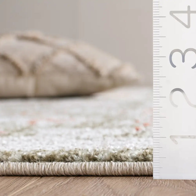 Safavieh Grove 5'-3" x 7'-6" Rug in Green / Ivory