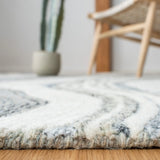 Safavieh Fifth Avenue 4'-0" x 6'-0" Rug in Grey / Ivory
