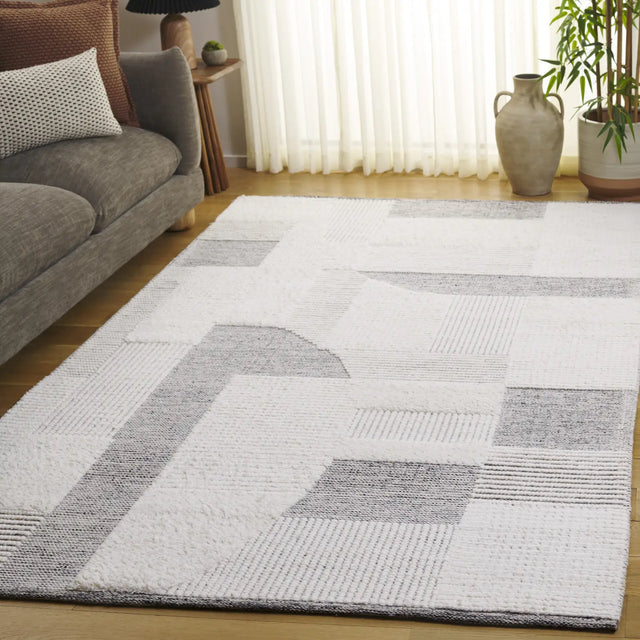 Safavieh Natura 4'-0" x 6'-0" Rug in Ivory / Charcoal