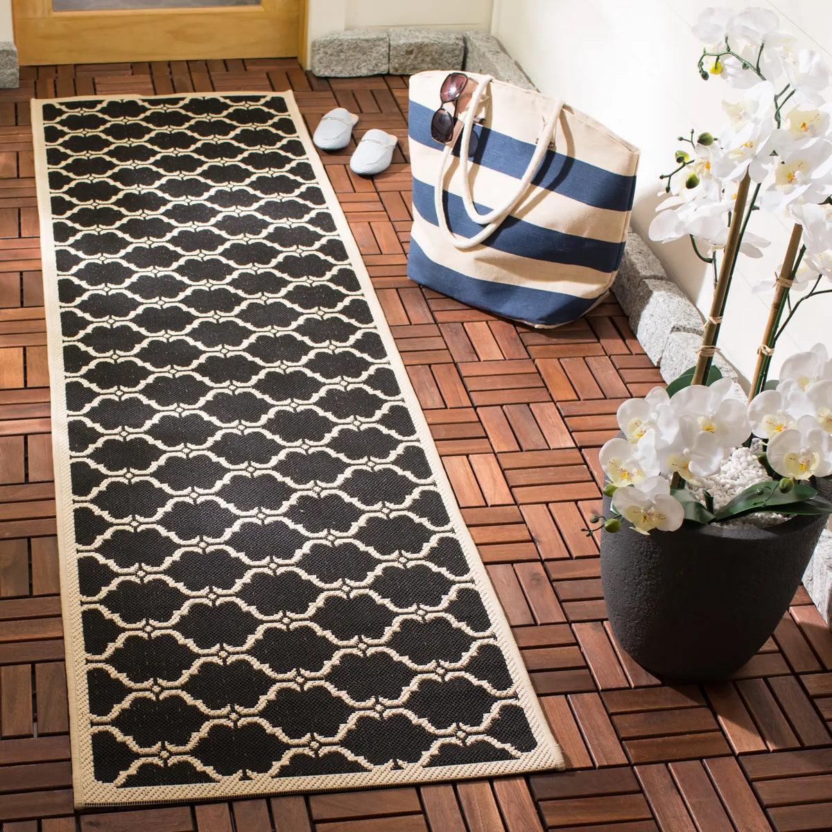 Safavieh Courtyard 2'-3" x 12'-0" Rug in Black / Beige