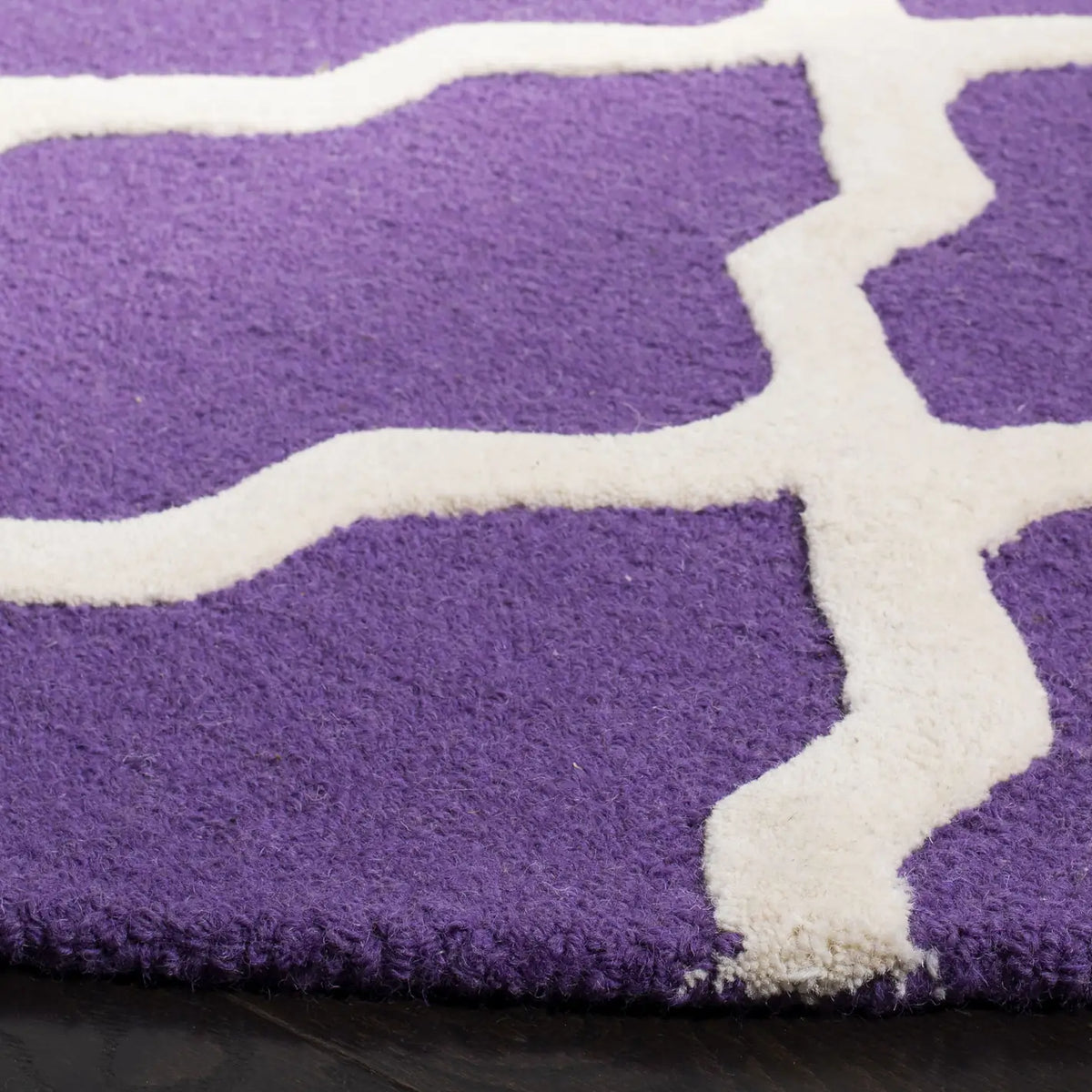 Safavieh Cambridge 6'-0" x 6'-0" Rug in Purple / Ivory