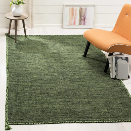 Safavieh Montauk 4'-0" x 6'-0" Rug in Green / Black