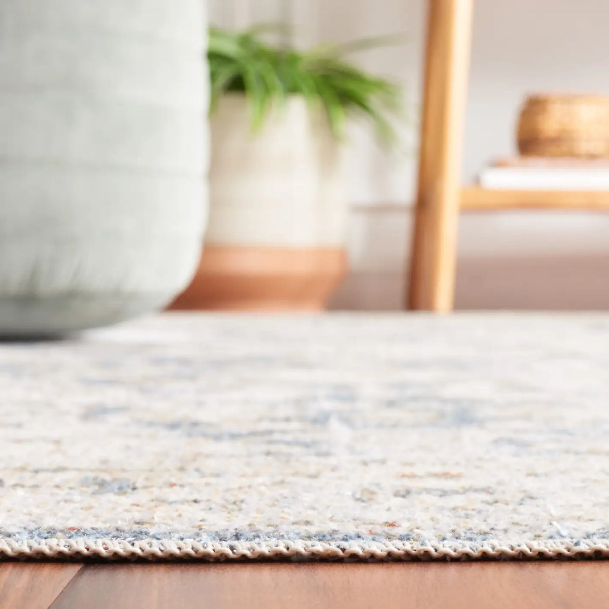 Safavieh Baltimore 5'-3" x 7'-6" Rug in Light Grey / Blue