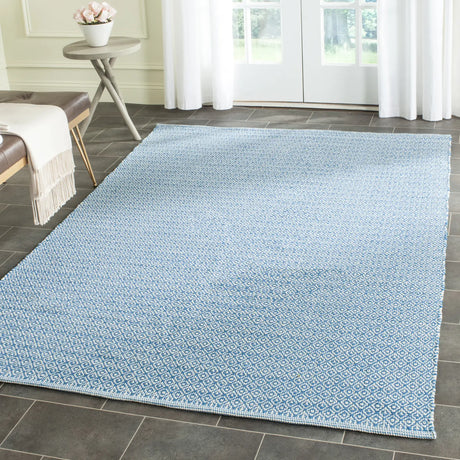 Safavieh Montauk 5'-0" x 7'-0" Rug in Ivory / Blue