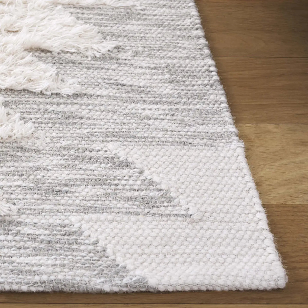 Safavieh Kenya 6'-0" x 9'-0" Rug in Grey / Ivory
